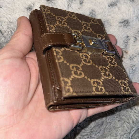 Women’s or Men's Gucci GG monogram canvas Key locking hardware Bi-Fold wallet! - Picture 17 of 17